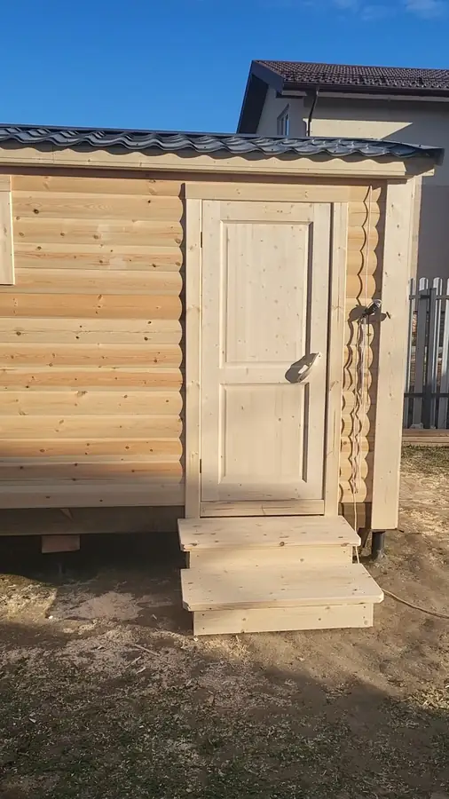 Светлая мобильная баня